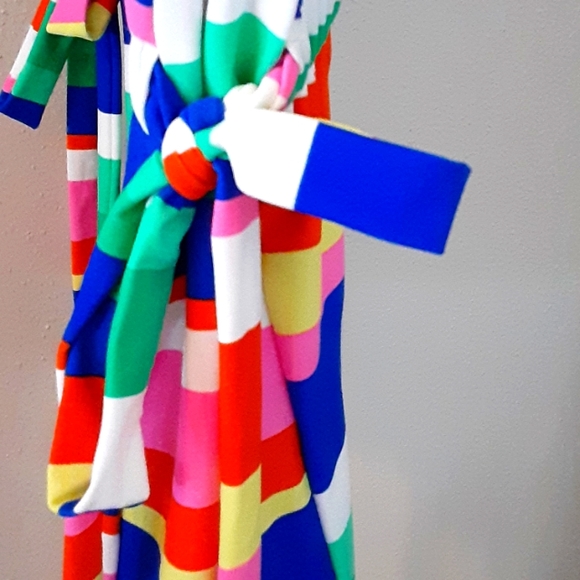 Jude Connally sleeveless v-neck blouse. - Picture 3 of 9